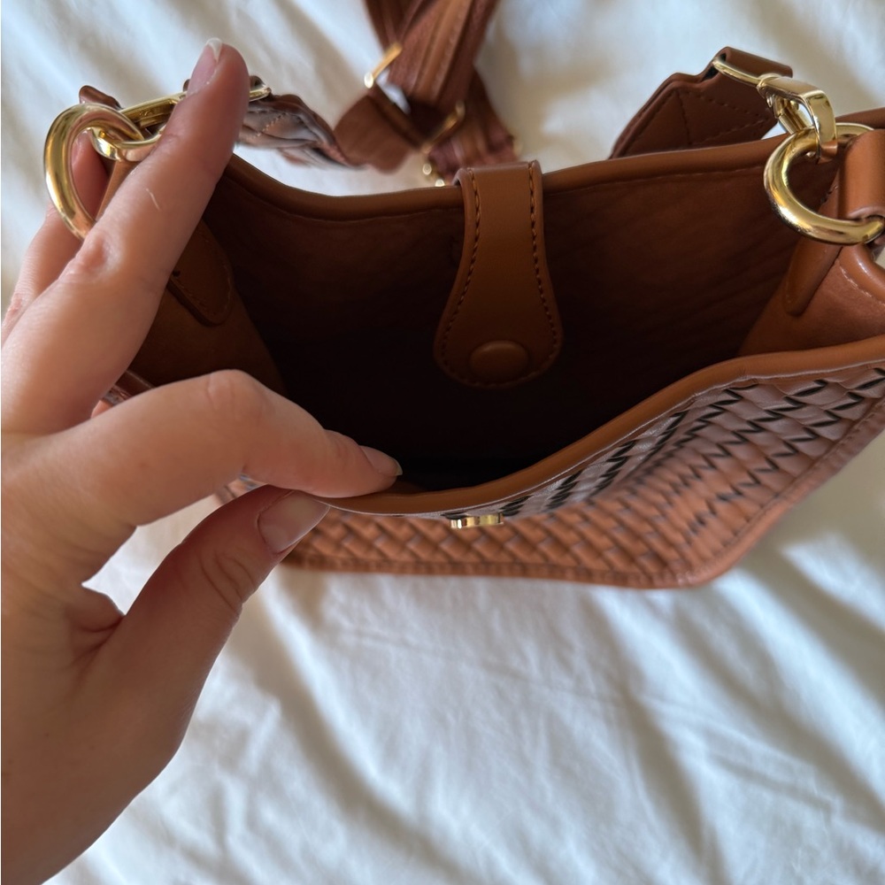 ✨NWOT Brown Woven Crossbody Bag - Picture 11 of 11